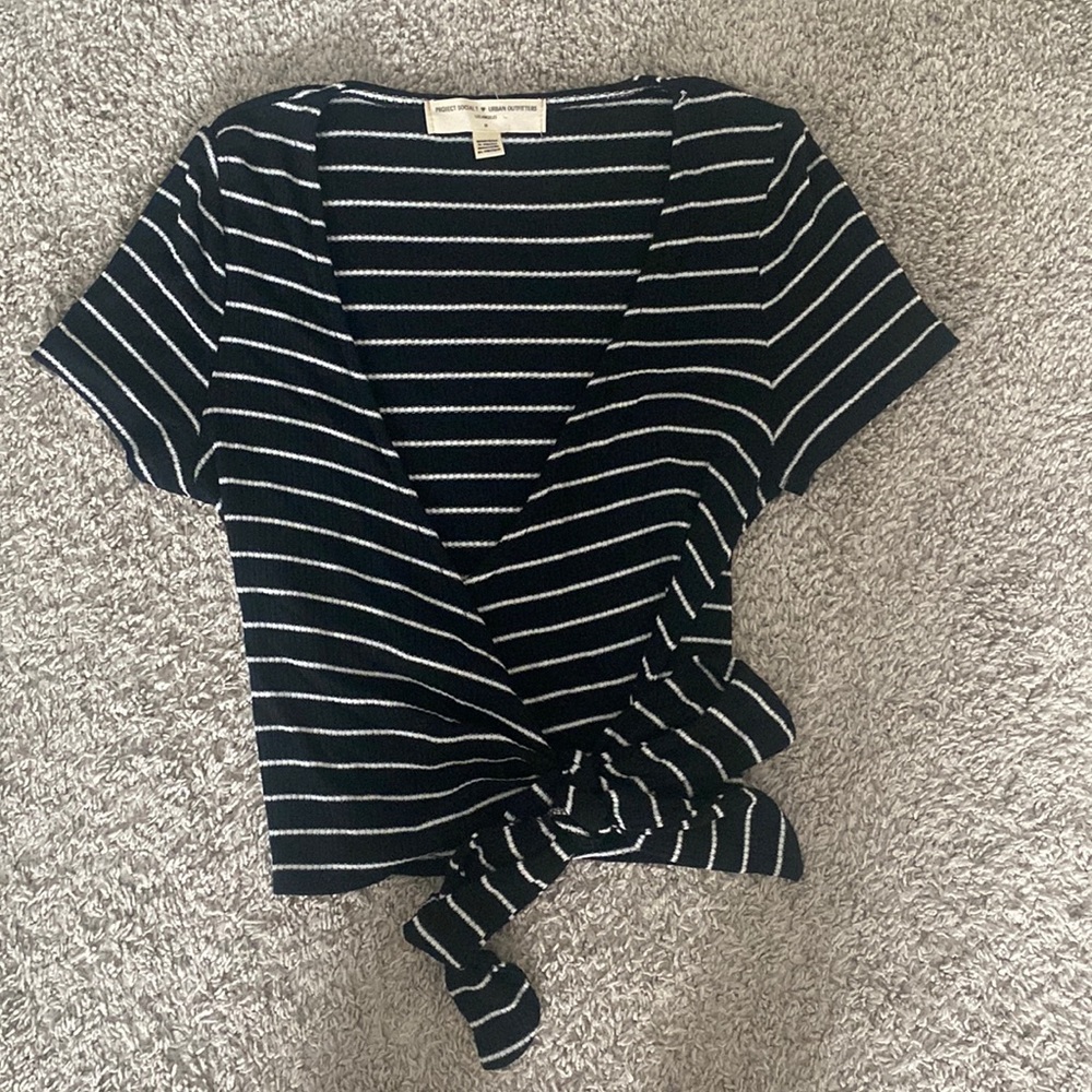 URBAN OUTFITTERS V-NECK WRAP TOP